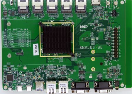 NXP 8MPLUSLPD4 EVK board.jpg