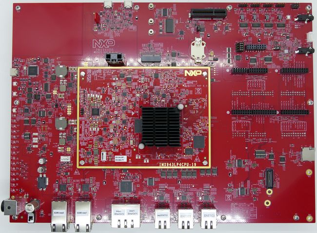 NXP IMX943LP4EVK-19 board.JPG